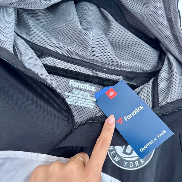 Brooklyn Nets Half Zip Windbreaker - Picture 3 of 3